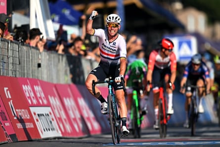 Mark Cavendish celebrates a stage win during this year’s Giro d’Italia.