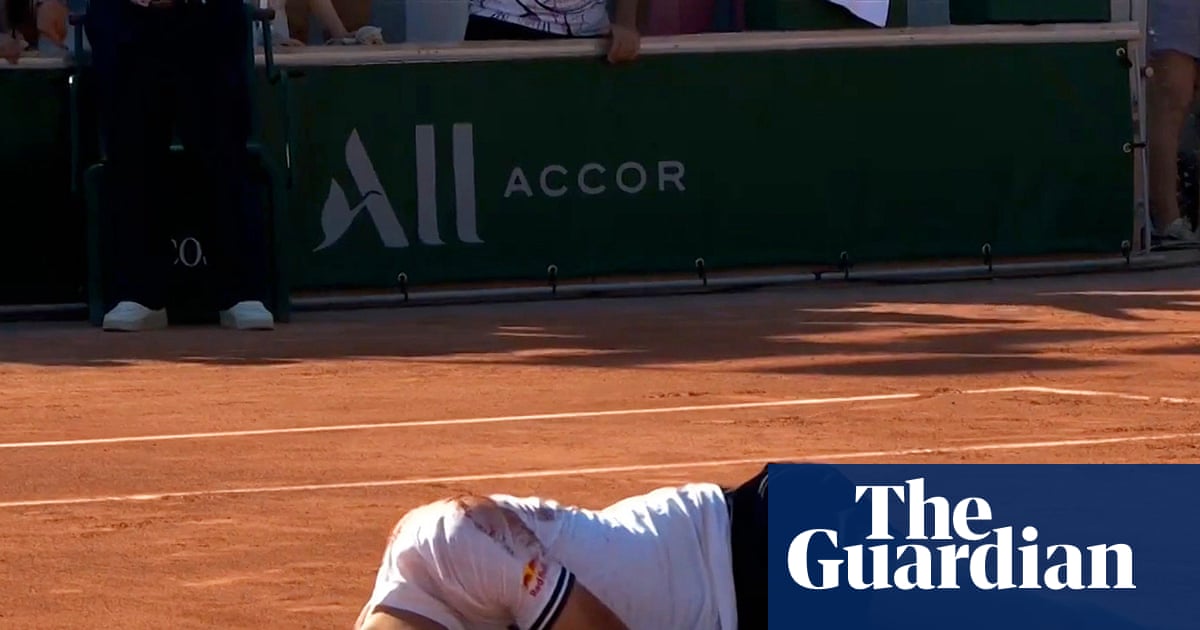 Jakub Mensik labels French Open heat ‘insane’ after collapsing at end of five-set win