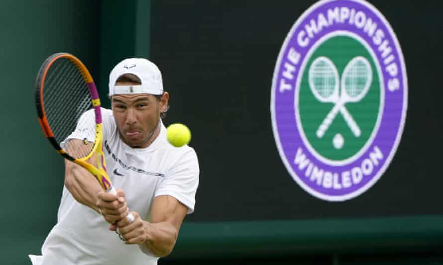 Rafael Nadal en una sesión de práctica el viernes antes del campeonato de Wimbledon de este año.