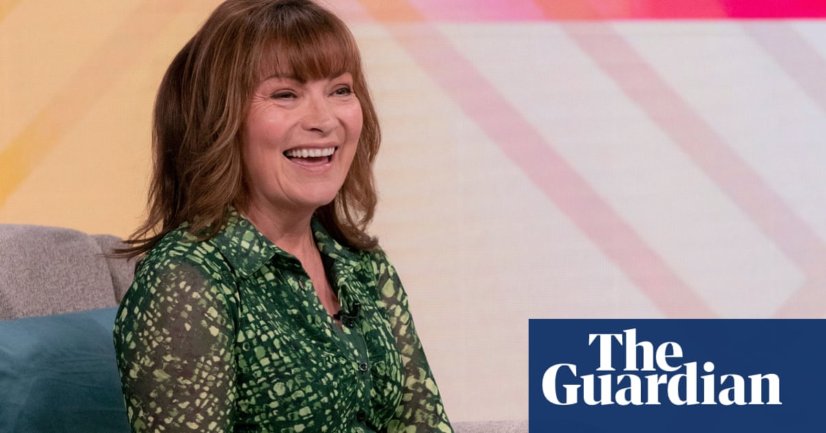 Lorraine Kelly has ovaries and fallopian tubes removed in preventative measure