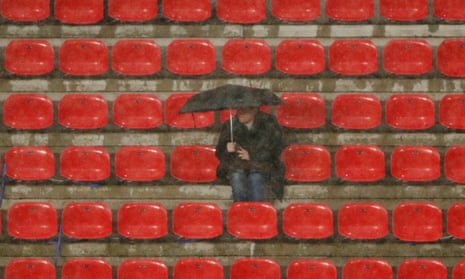A fan sits in the rain.