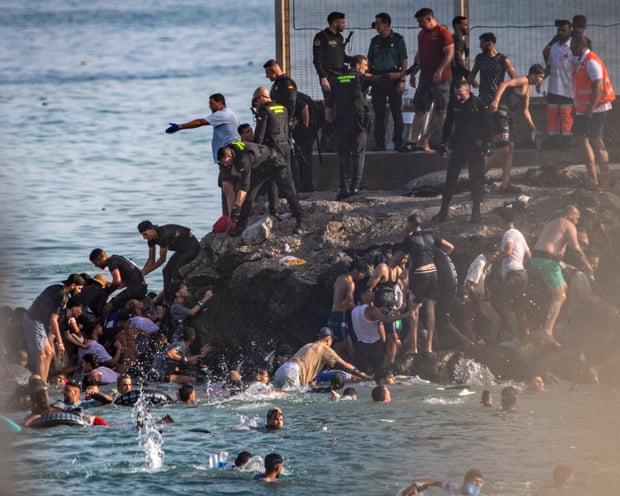 Korban Tewas Gelombang Migran Ilegal di Eksklave Spanyol Melonjak Jadi 77 Orang