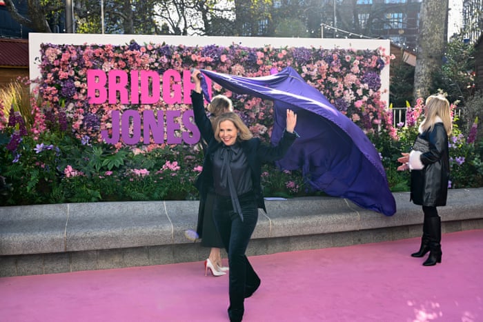 So weird, but cute': Bridget Jones immortalised as London welcomes statue of Britain's favourite singleton | Movies | The Guardian