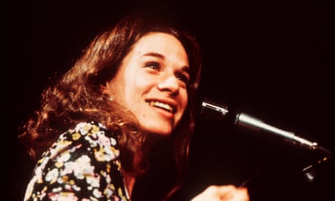 Carole King performing in 1972, the year after Tapestry was released. 