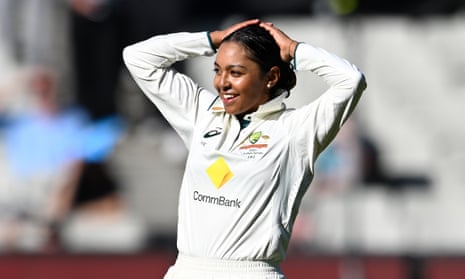 Alana King is unsure whether she has dismissed Nat Sciver-Brunt at the MCG