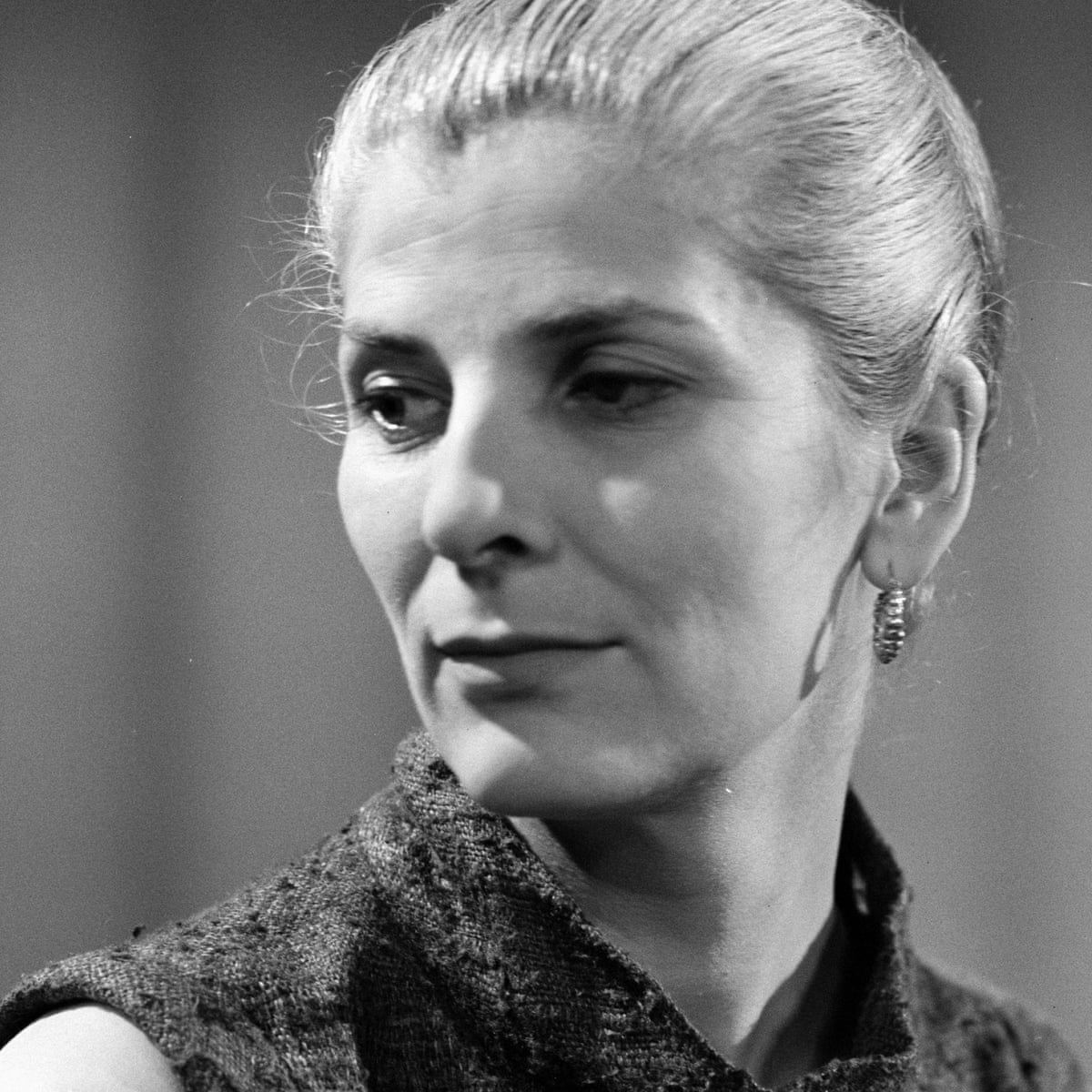 Elizabeth Jane Howard By Artemis Cooper Review The Cazalet Chronicler Books The Guardian
