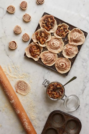 Cinnamon swirl puff mince pies.