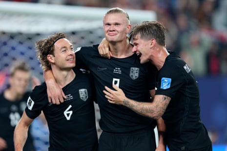 Erling Haaland celebrates with teammates