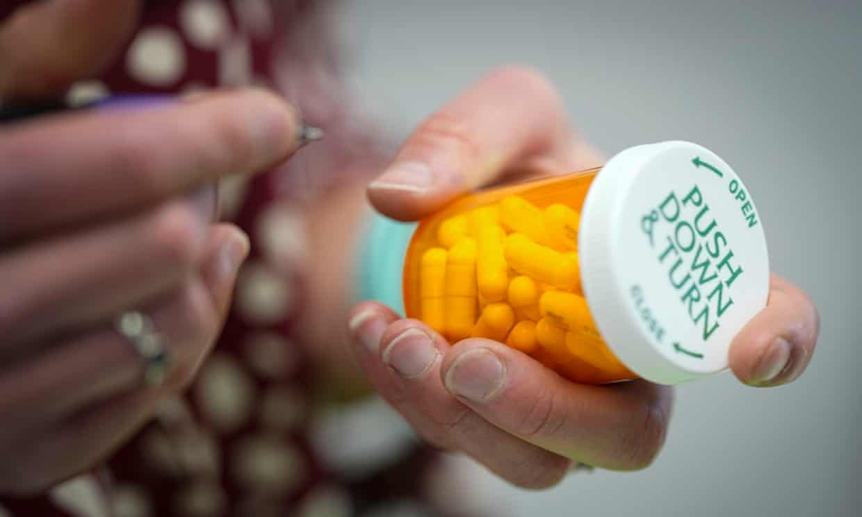 US pharmacy workers strike over ‘dangerous’ workloads as CVS and Walgreens rake in profits (theguardian.com)