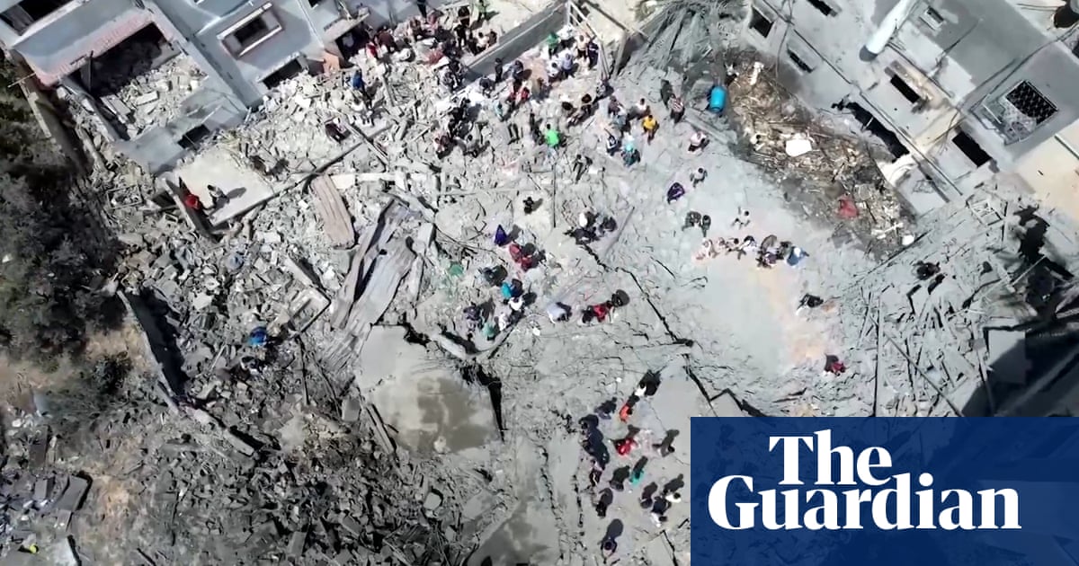 Israeli airstrikes destroy residential areas in Gaza – video