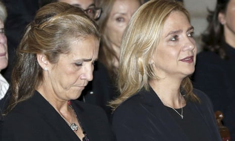 Cristina (right) and her sister Elena in 2015