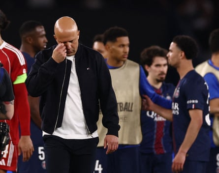 Liverpool's manager Arne Slot looks dejected at the Parc des Princes