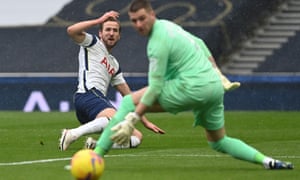 Harry Kane misses an early chance for Spurs.