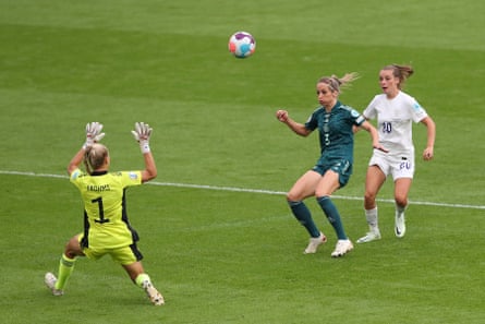 Ella Toone chips Germany’s Merle Frohms to put England ahead