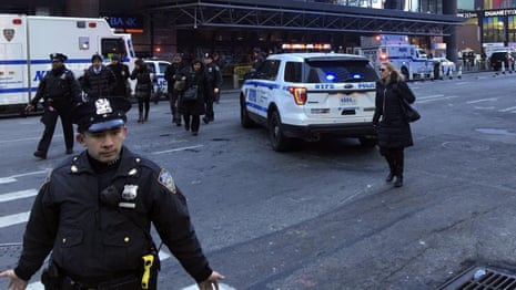 Emergency services at scene of New York explosion - video 