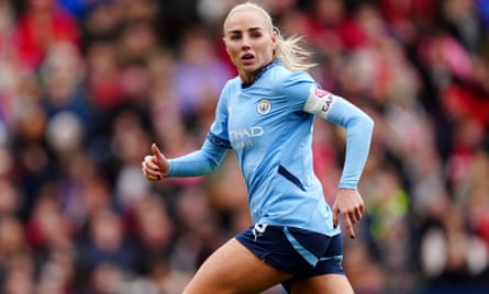 Alex Greenwood in action for Manchester City