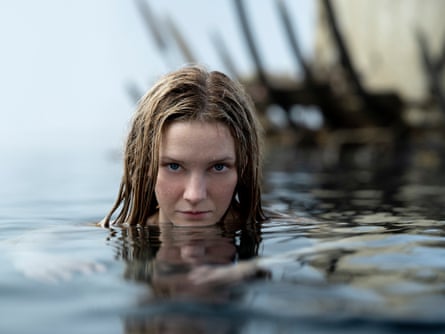 Morfydd Clark as Galadriel in The Rings of Power.