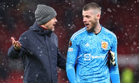 Manchester United’s manager, Erik ten Hag, in discussion with David de Gea