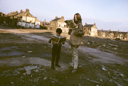 Leiter’s ‘soulmate’, the artist and model Soames Bantry, posed with a small boy, both standing reading comics in a rundown empty lot for an image published in the October 1966 issue of Nova