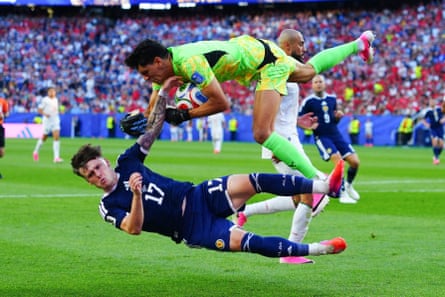 Scotland’s Ben Gannon-Doak collides pinch Morocco goalkeeper Yassine Bounou