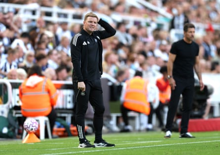 Eddie Howe holds his head