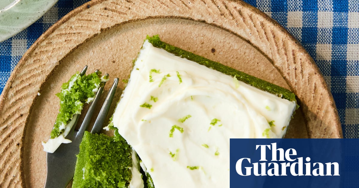 Ανοιξιάτικο παντεσπάνι της Helen Goh με κρέμα τυριού γλάσο – συνταγή | Το γλυκό σημείο