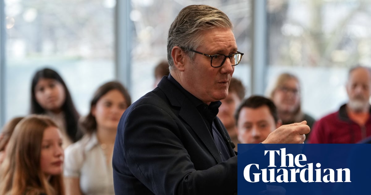 What social media restrictions has Keir Starmer announced?