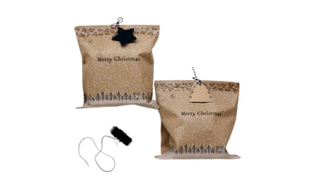 Brown gift bag with a snowy scene print