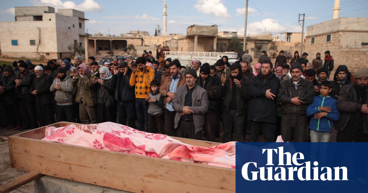 Russian-led airstrikes kill 18 in Syria as tens of thousands flee attacks