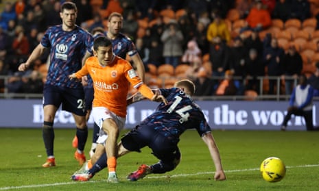 Ian Poveda doubles Blackpool’s lead against Nottingham Forest.