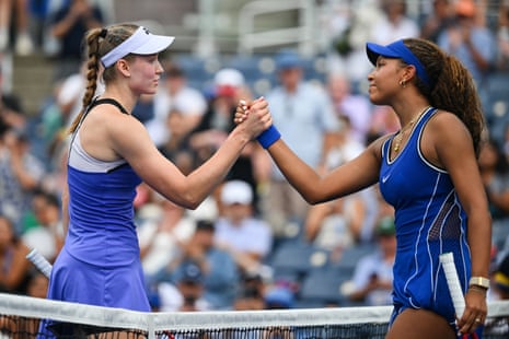 Elena Rybakina shakes hands with Thea Frodin.
