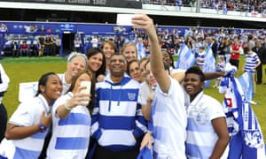 Tony Fernandes poses for a selfie with QPRÂs title-winning Ladies team in 2014.