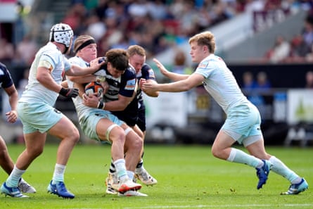 Fin Smith (right) closes in on Bristol Bearsâ Benhard Janse van Rensburg