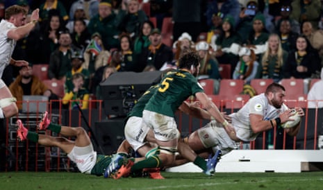 George Martin scores a try