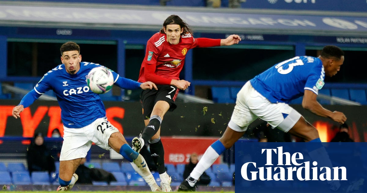 Cavani and Martial send Manchester United past Everton into semi-finals