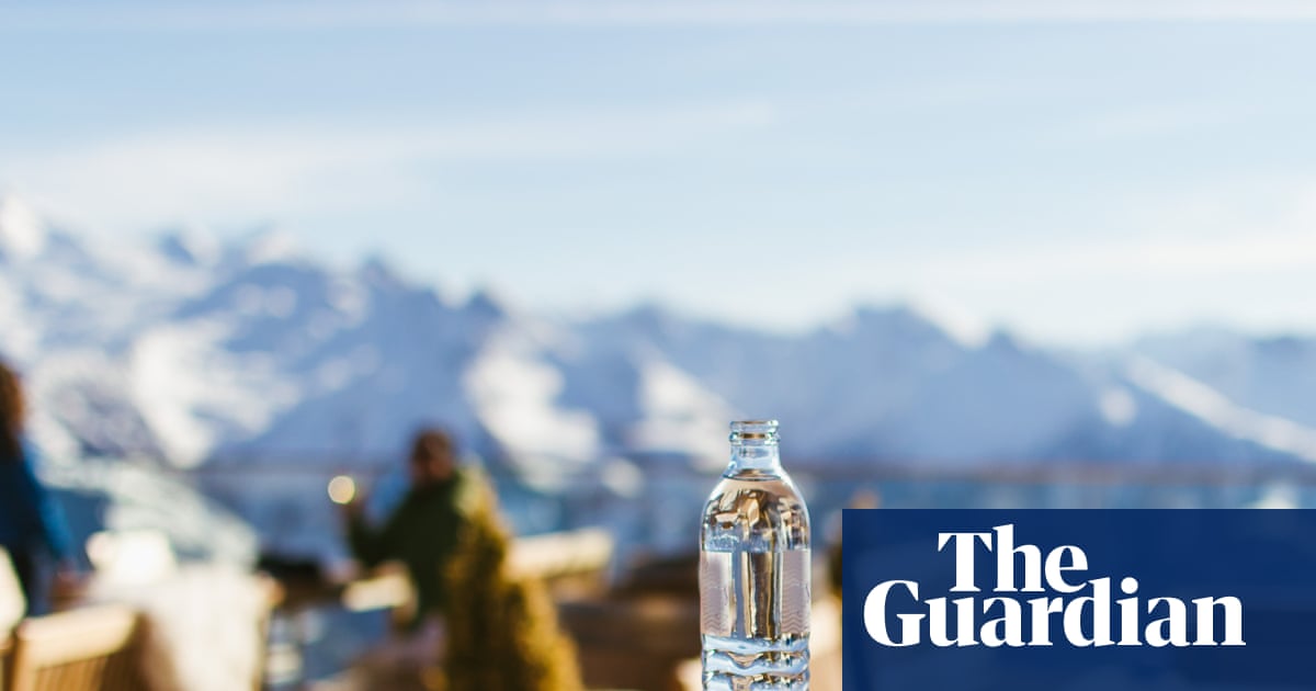 Italy Court Trippin': Rich Tourist Mad 'Cause She Gotta Pay for Water?