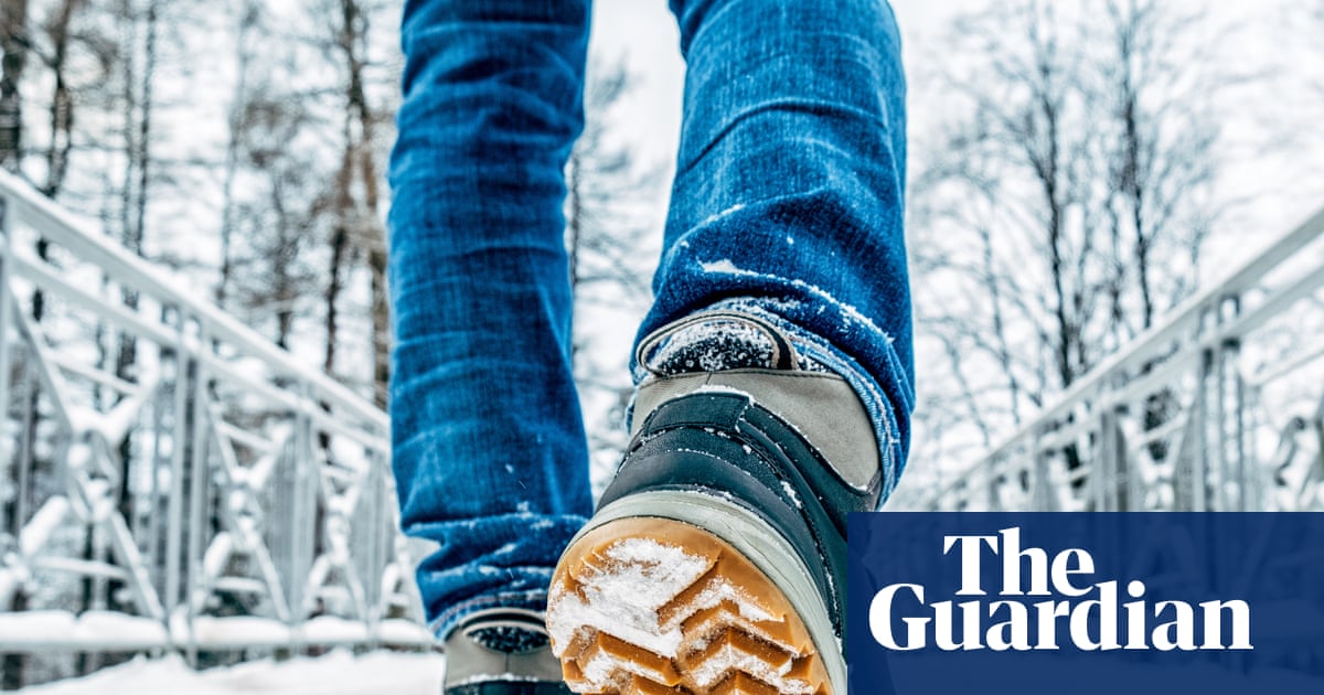 Does the temperature affect the sound of snow underfoot?