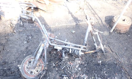 De overblijfselen van een ebike na een auto in Penge, Zuid-Londen.