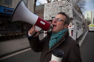 Hugh Fearnley-Whittingstall in his War on Waste documentary, which will feature the Frugalpac cup.