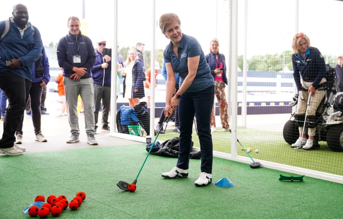 Before taking her seat in the grandstand at the first, Scotland’s First Minister Nicola Sturgeon tried out the SwingZone in the spectator village.