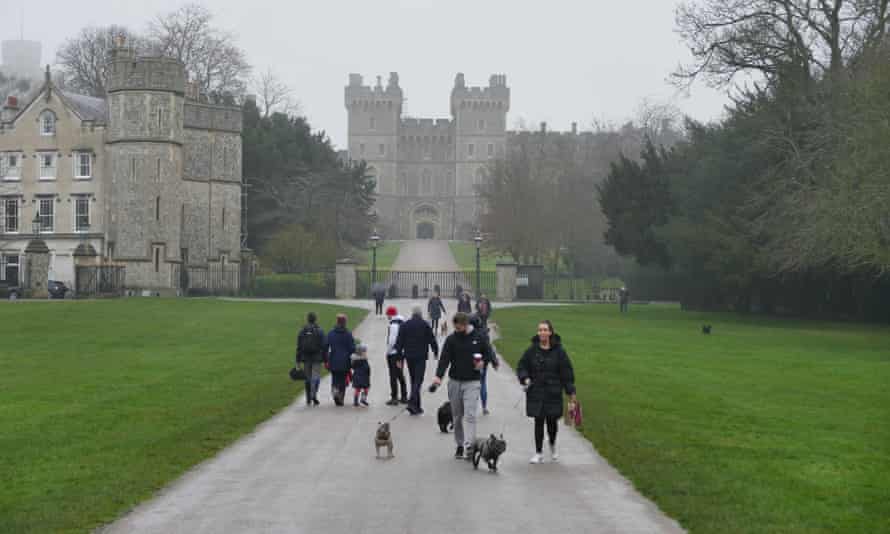 A grey Windsor on Boxing Day
