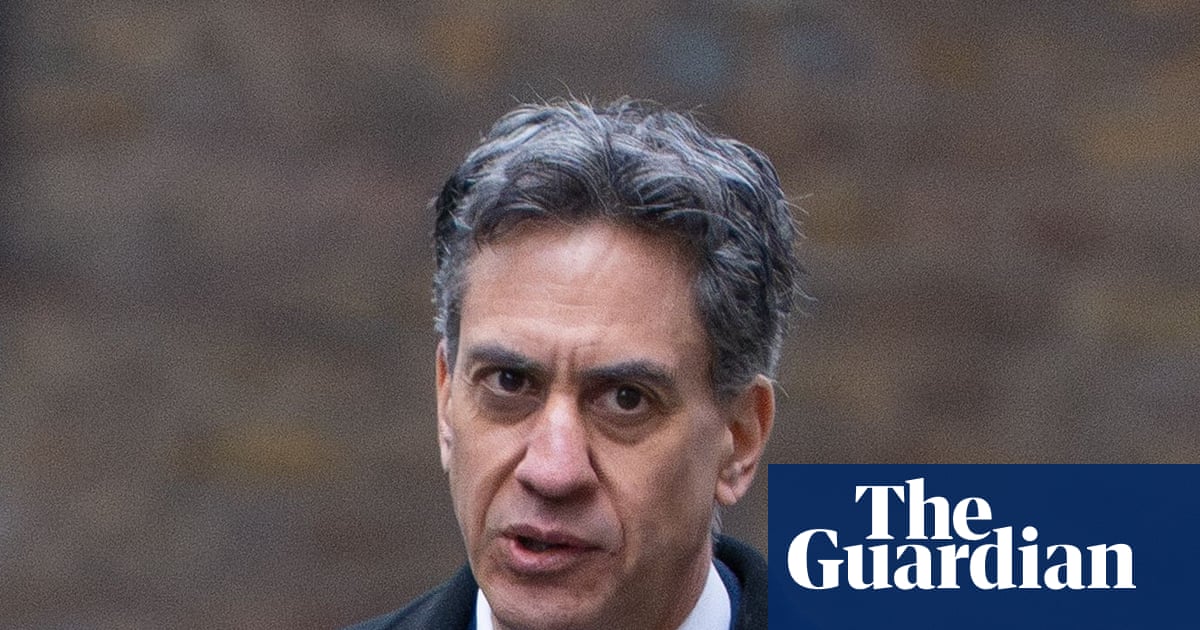 Miliband pledges up to £1bn for community green energy schemes