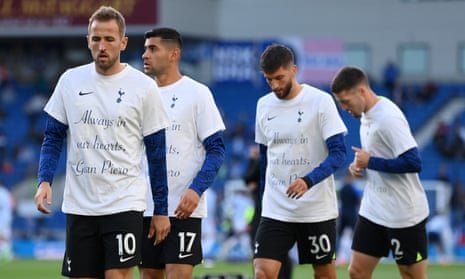 Harry Kane leads the tribute to Gian Piero Ventrone.