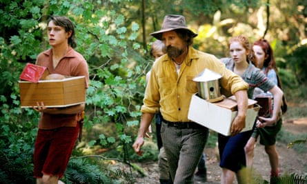 George MacKay, Nicholas Hamilton (obscured), Viggo Mortensen, Annalise Basso, Samantha Isler in Captain Fantastic - 2016