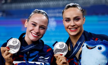 Izzy Thorpe (left) and Kate Shortman with their silver medals from the World Aquatics Championships in Doha.