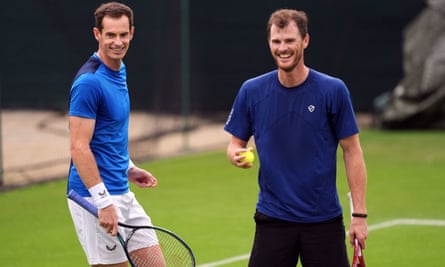 Andy Murray and Jamie Murray in doubles practice