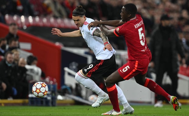Darwin Núñez battles with the Liverpool defender Ibrahima Konaté at Anfield
