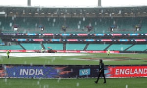 Heavy rain falls over the SCG