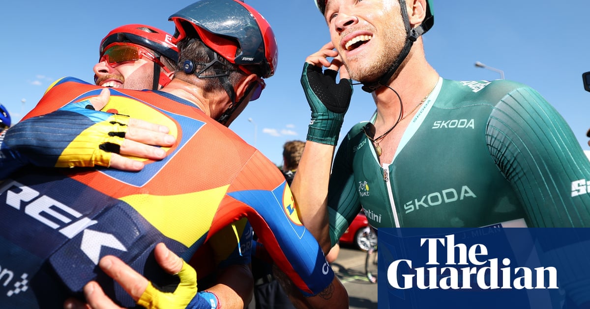 Tour de France 2025: Milan powers to stage eight sprint win to keep green jersey