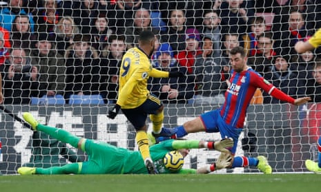 Crystal Palace’s Vicente Guaita makes a save from Arsenal’s Alexandre Lacazette.